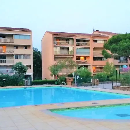 A Sainte-maxime: 3 Pieces, Terrasse, Piscine, Clim, Proche - Fr-1-226-340 Daire