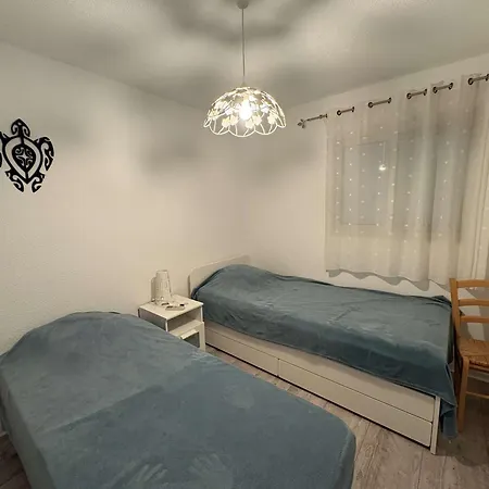 A Sainte-maxime: 3 Pieces, Terrasse, Piscine, Clim, Proche - Fr-1-226-340 Апартаменты *